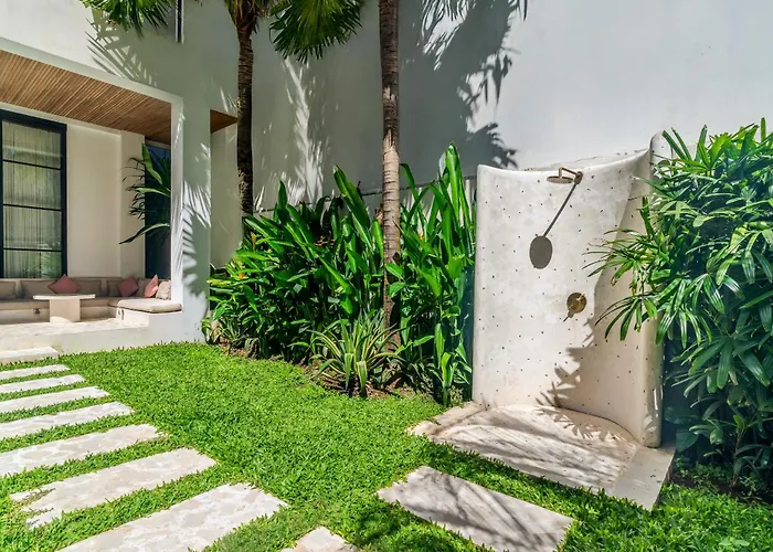 Arrova Bali Berawa, By Blacksand Villa *